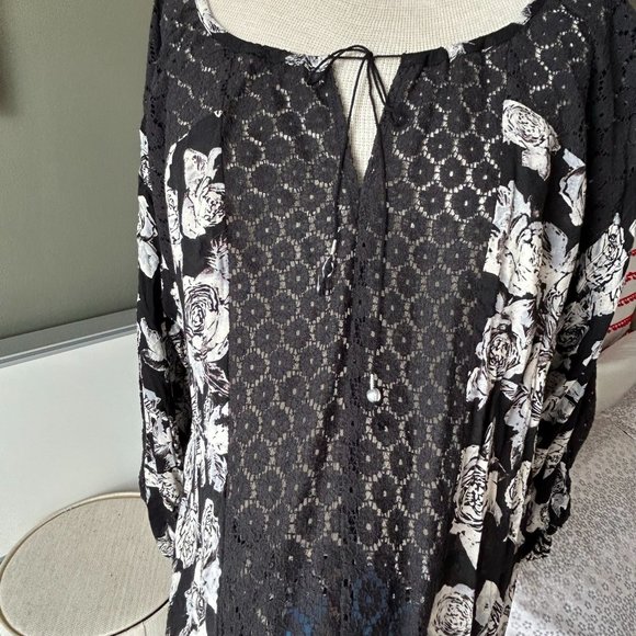 Free People Boho Chic Cotton Blend Lace Floral Top Loose Fit MED to LARGE - Picture 3 of 9